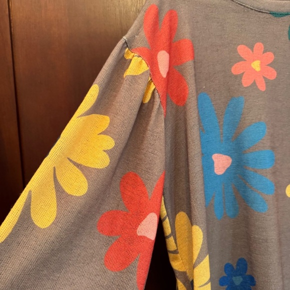 First Love Boxy Colorful Floral Women's Sweatshirt Size Large - Picture 9 of 10